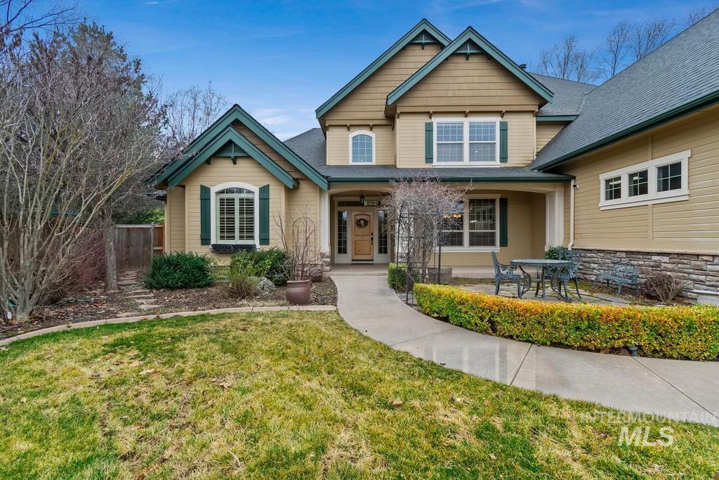 Photo of 859 E Brookwood Dr, Eagle, ID 83616 (MLS # 98978429)