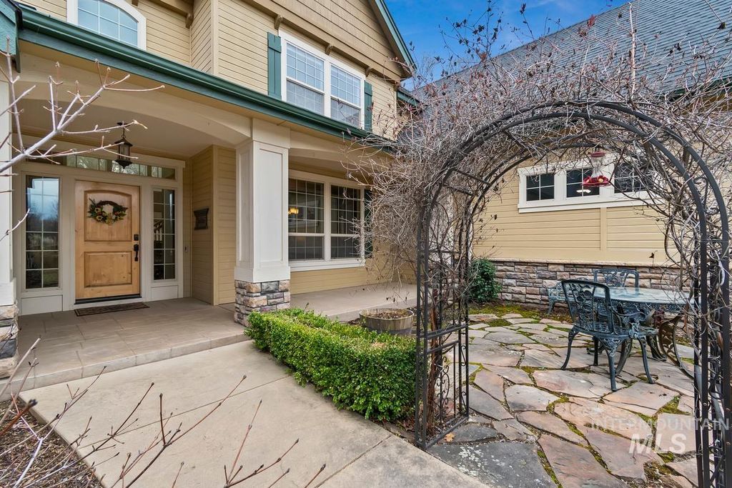 Photo of 859 E Brookwood Dr, Eagle, ID 83616 (MLS # 98978429)