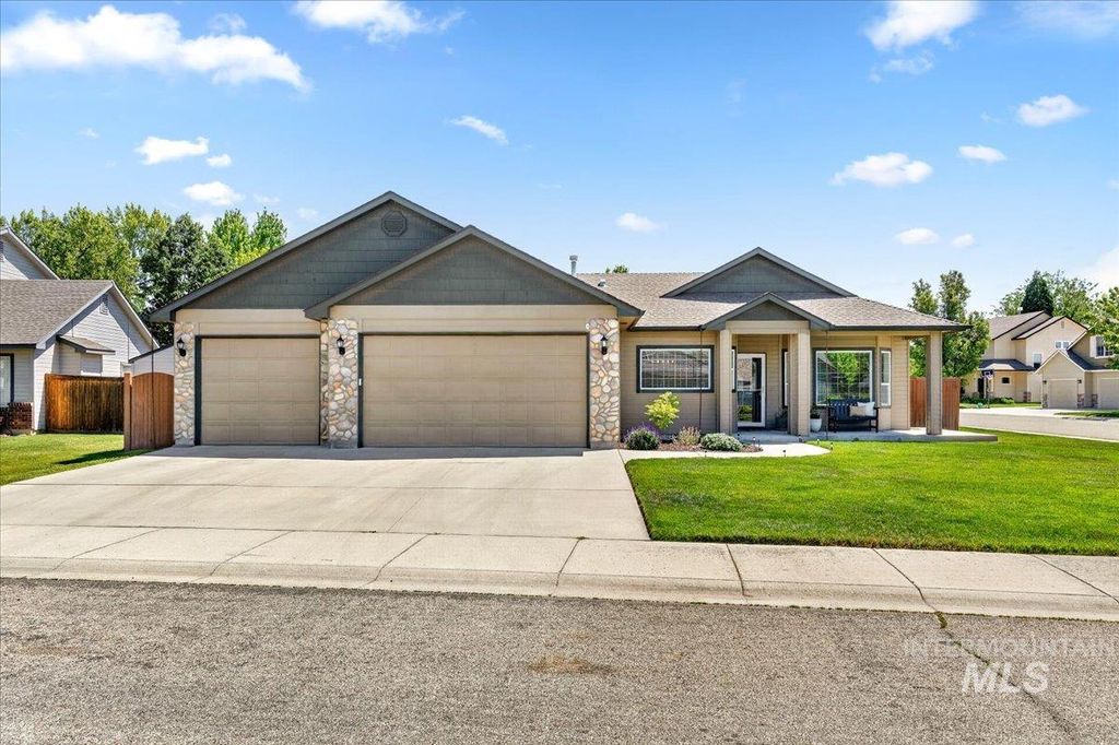 Photo of 714 W Calderwood St, Meridian, ID 83642 (MLS # 98986623)