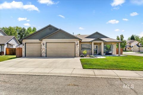 Photo of 714 W Calderwood St, Meridian, ID 83642 (MLS # 98986623)