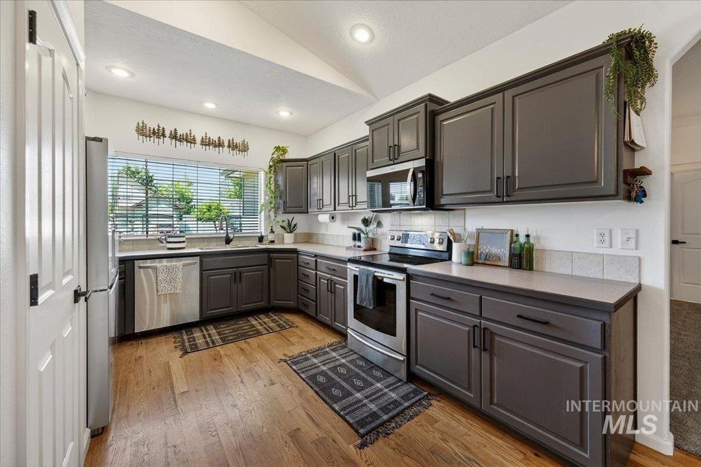 Photo of 714 W Calderwood St, Meridian, ID 83642 (MLS # 98986623)