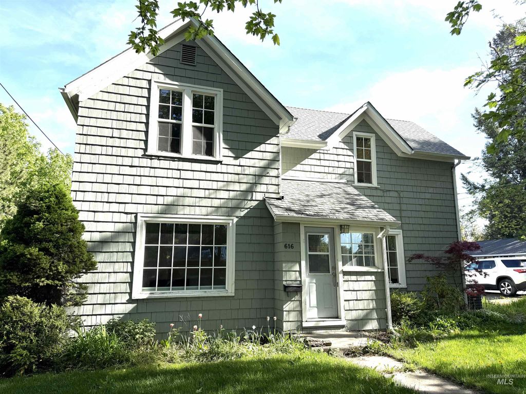 Photo of 616 E 8th, Moscow, ID 83843 (MLS # 98976406)