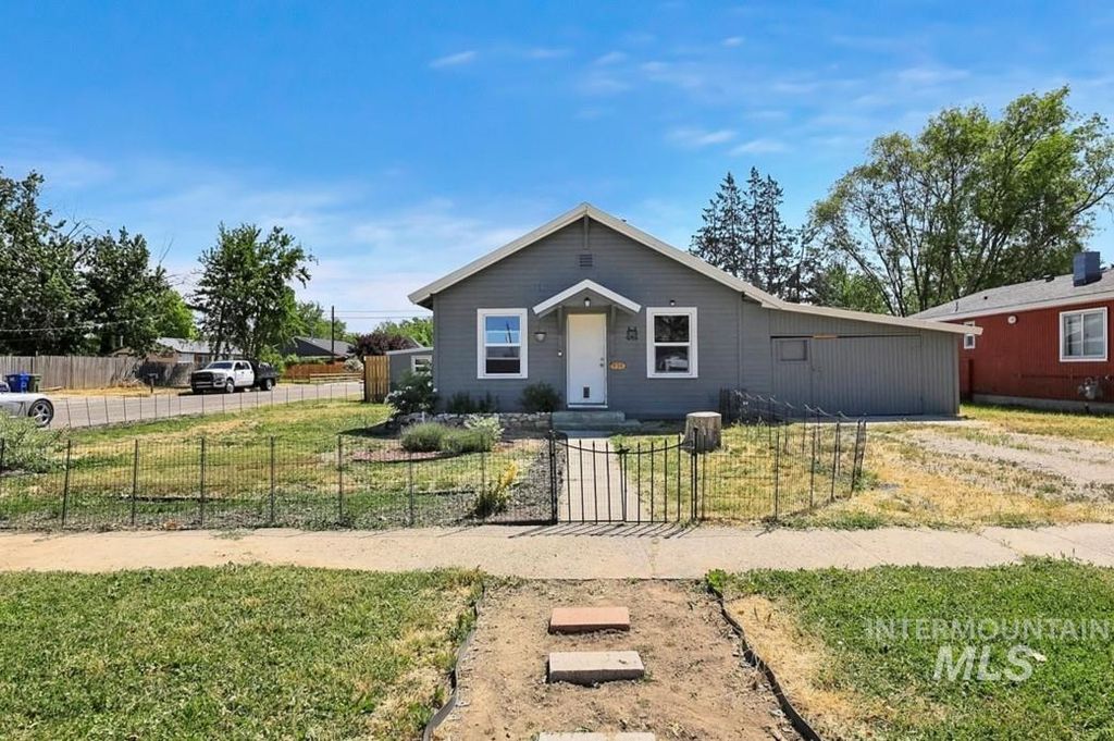 Photo of 536 N 10th St, Payette, ID 83661 (MLS # 98987807)