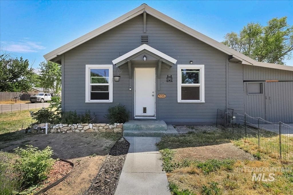 Photo of 536 N 10th St, Payette, ID 83661 (MLS # 98987807)