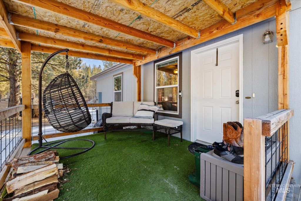 Photo of 17 Mountain Meadow Way, Idaho City, ID 83631 (MLS # 98973959)