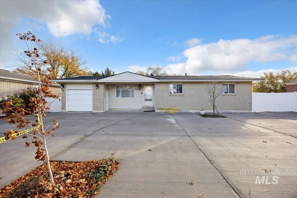 Photo of 958 Bracken Street, Twin Falls, ID 83301 (MLS # 98965996)