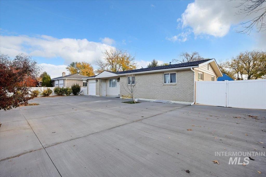 Photo of 958 Bracken Street, Twin Falls, ID 83301 (MLS # 98965996)