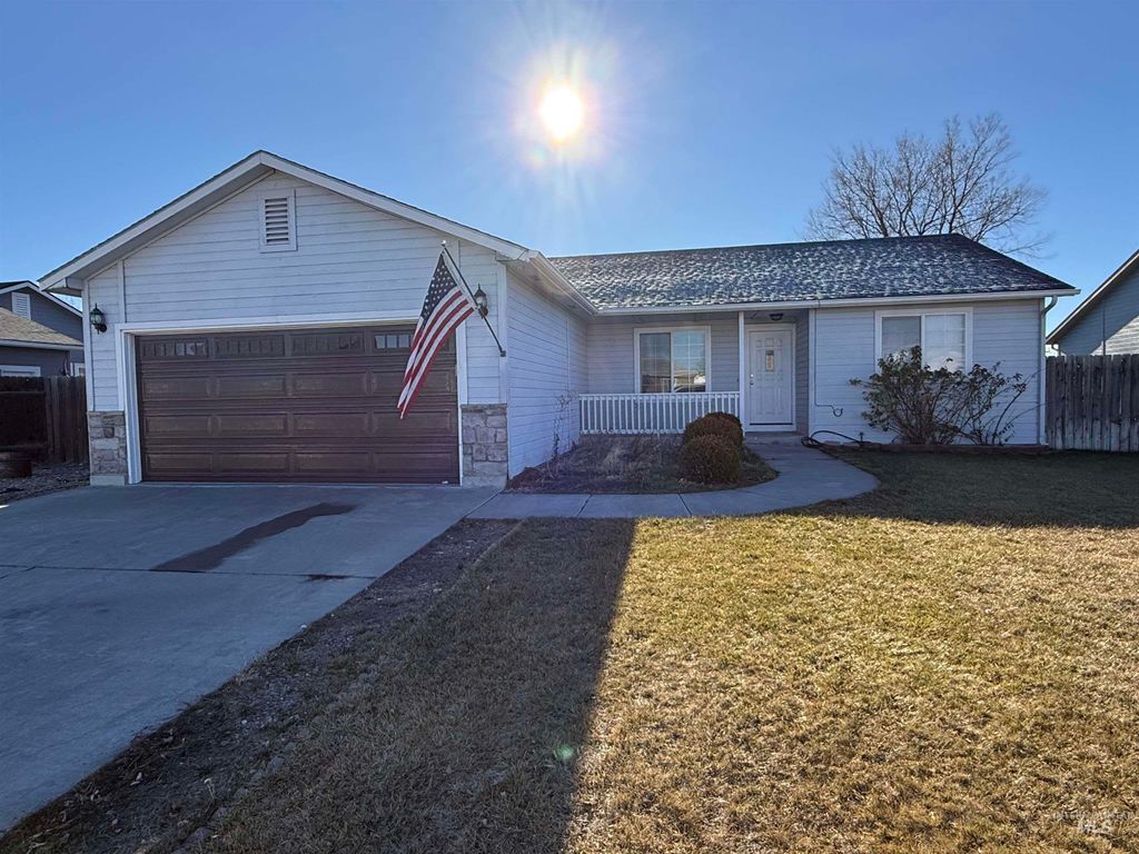 Photo of 1545 Peregrine Dr, Mountain Home, ID 83647 (MLS # 98970424)