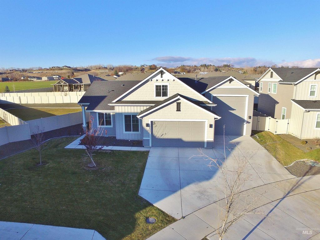 Photo of 12682 W Teratai St, Star, ID 83669 (MLS # 98968935)