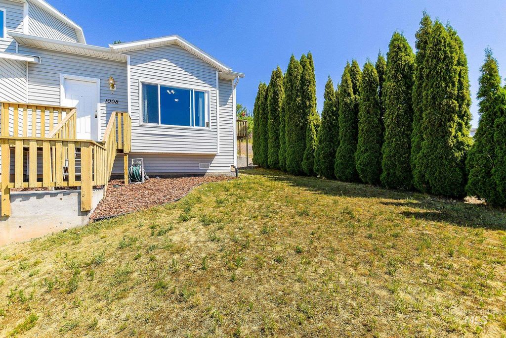 Photo of 1008 Jefferson Ct, Moscow, ID 83843 (MLS # 98955324)