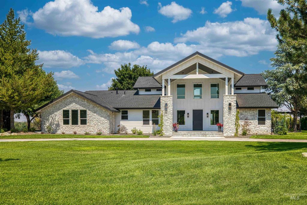 Photo of 1458 W Sandy Ct, Eagle, ID 83646 (MLS # 98972470)