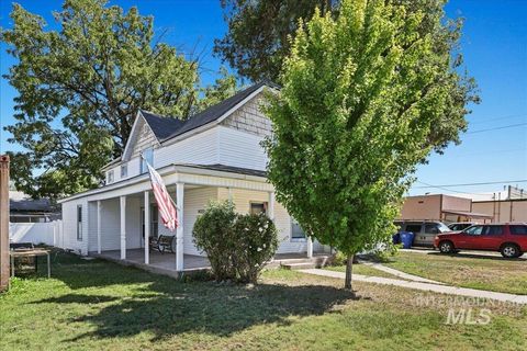 210 N 3rd St Parma ID 83660