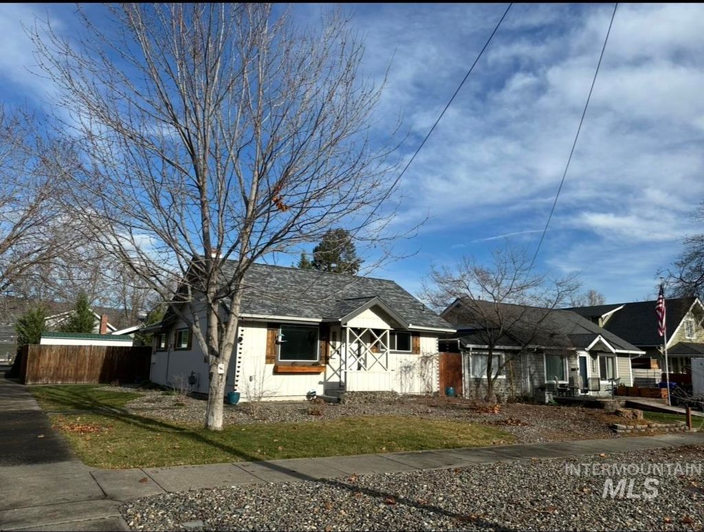 Photo of 1503 10th Ave, Lewiston, ID 83501 (MLS # 98971825)