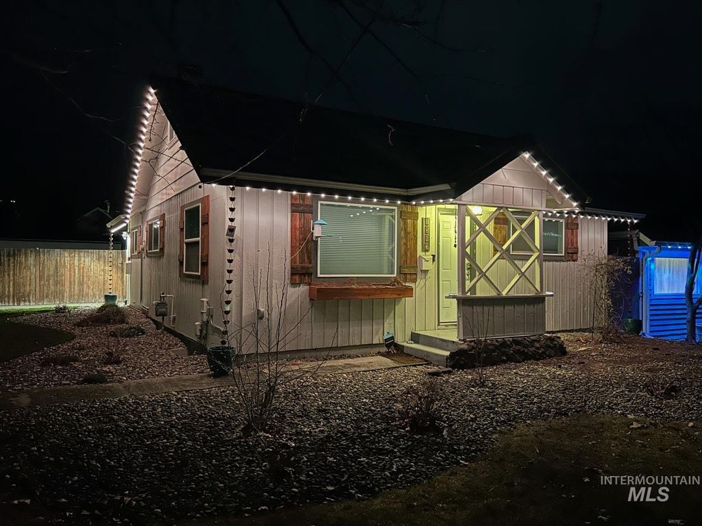 Photo of 1503 10th Ave, Lewiston, ID 83501 (MLS # 98971825)