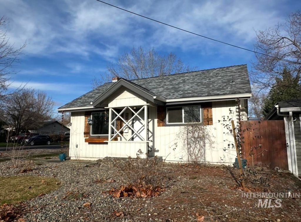 Photo of 1503 10th Ave, Lewiston, ID 83501 (MLS # 98971825)