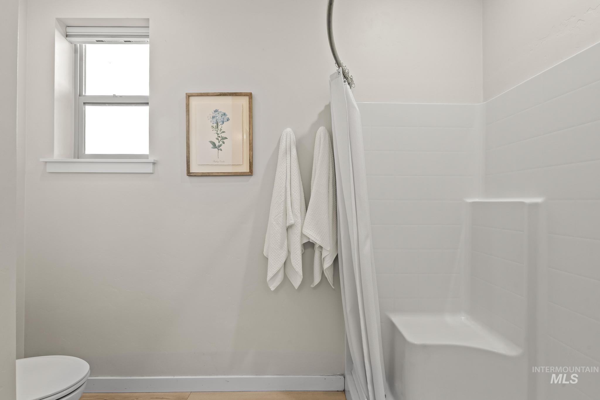 Full bath with a shower with shower curtain