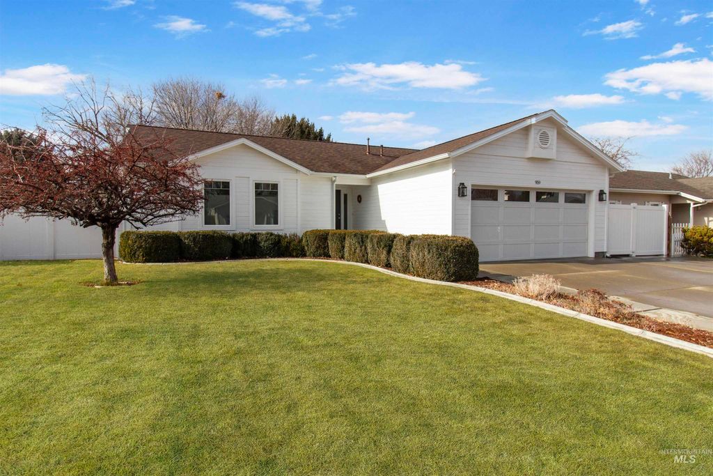 Photo of 959 Cypress Way, Twin Falls, ID 83301 (MLS # 98974420)