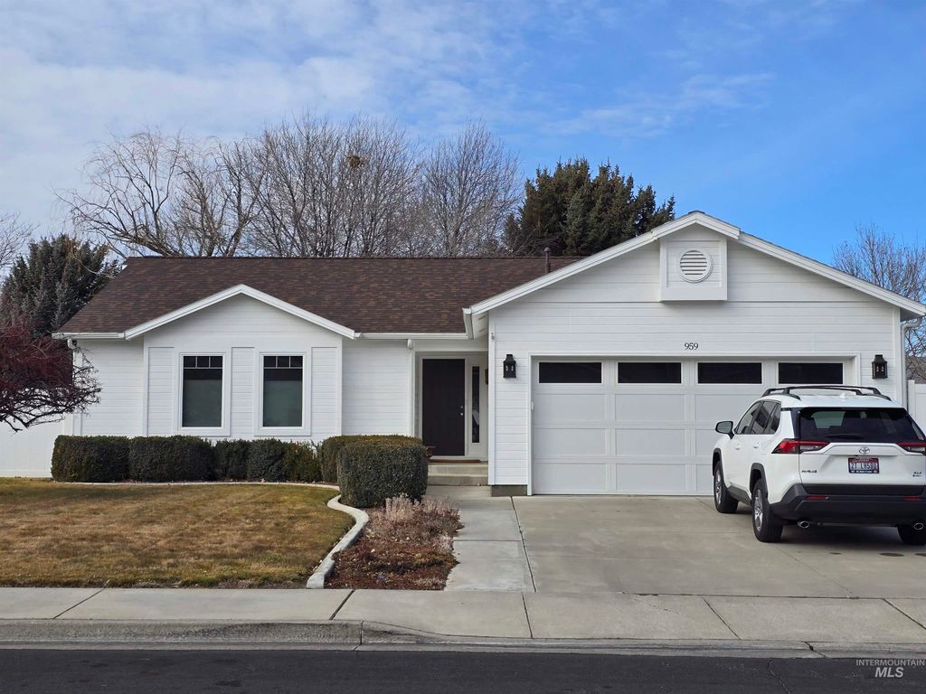 Photo of 959 Cypress Way, Twin Falls, ID 83301 (MLS # 98974420)