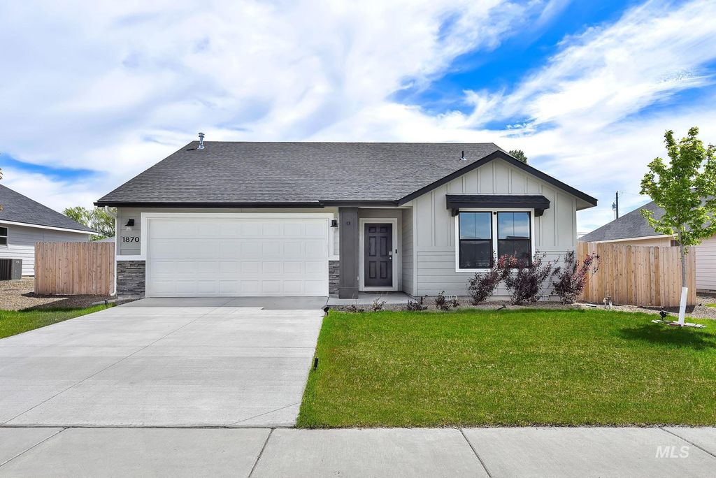 Photo of 1870 N Thunderbolt St, Mountain Home, ID 83647 (MLS # 98985872)