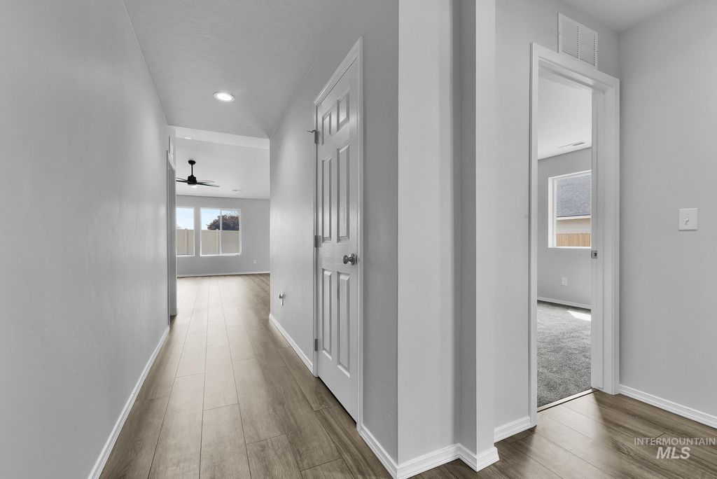 Photo of 1870 N Thunderbolt St, Mountain Home, ID 83647 (MLS # 98985872)