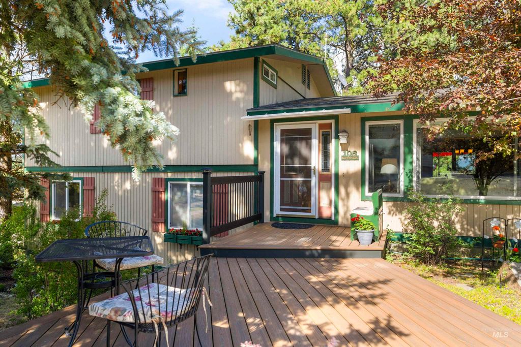 Photo of 108 Gardner Place, Cascade, ID 83611 (MLS # 98986879)
