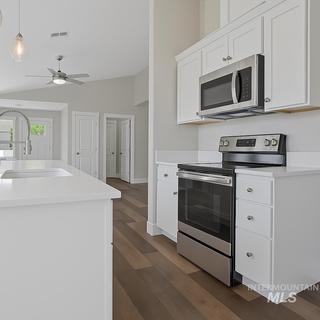 Photo of 5 Oregon Ave, Caldwell, ID 83605 (MLS # 98970712)