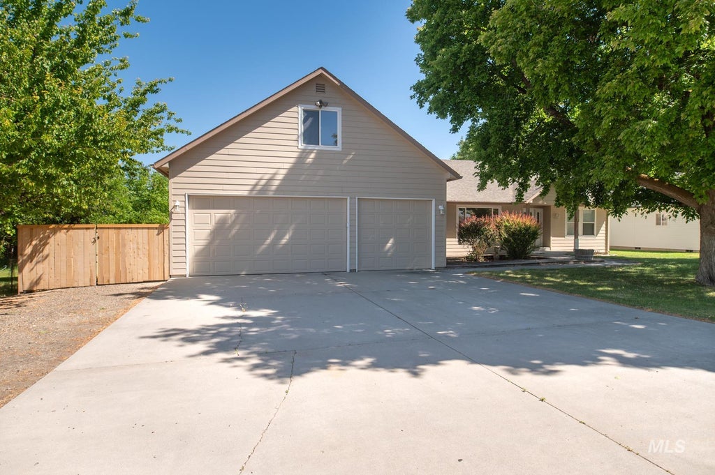 Photo of 2345 Center Ave, Payette, ID 83661 (MLS # 98999507)