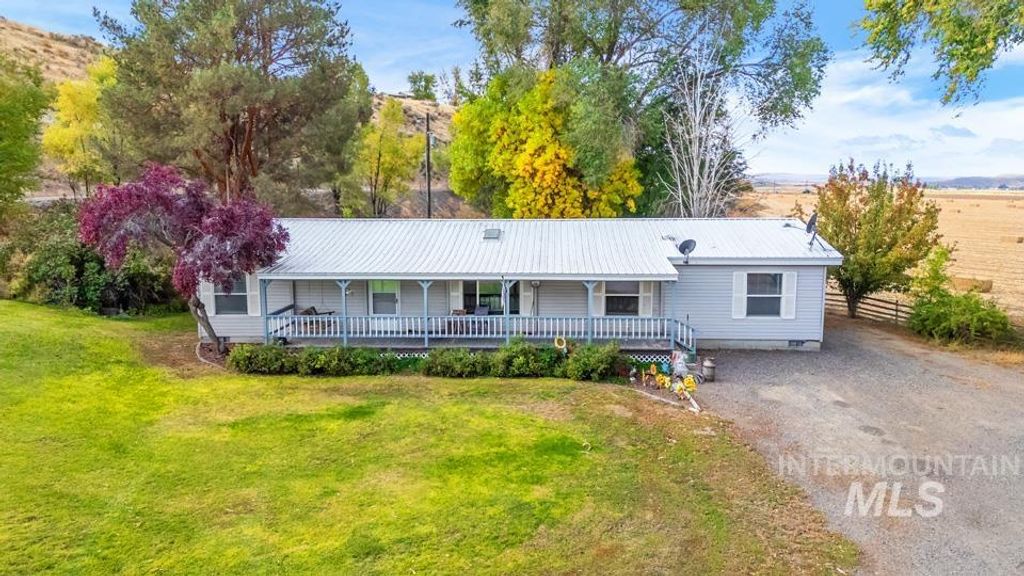 Photo of 1780 Sand Hollow Rd, Vale, OR 97918 (MLS # 98964916)