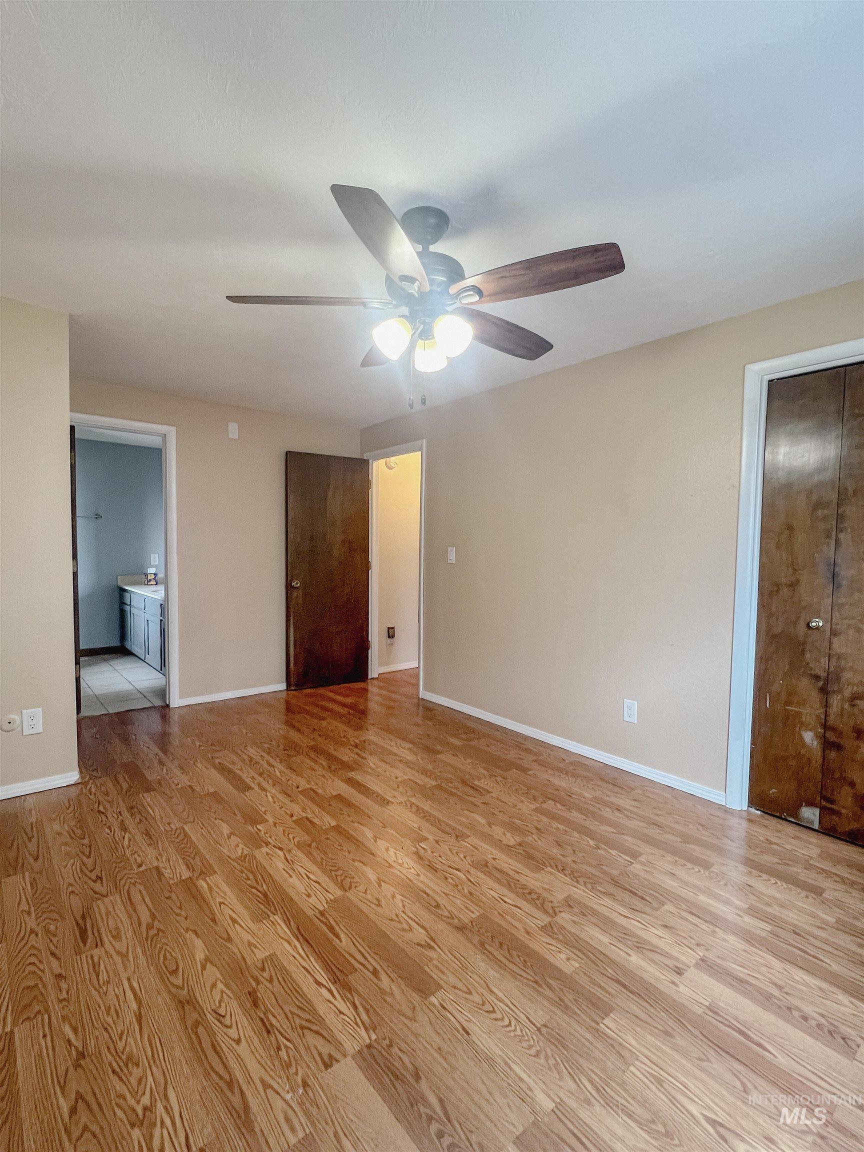 Unfurnished room featuring light wood-style flooring and ceiling fan