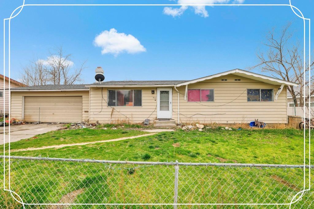 Photo of 913 9th Ave N Ave, Buhl, ID 83316 (MLS # 98977820)