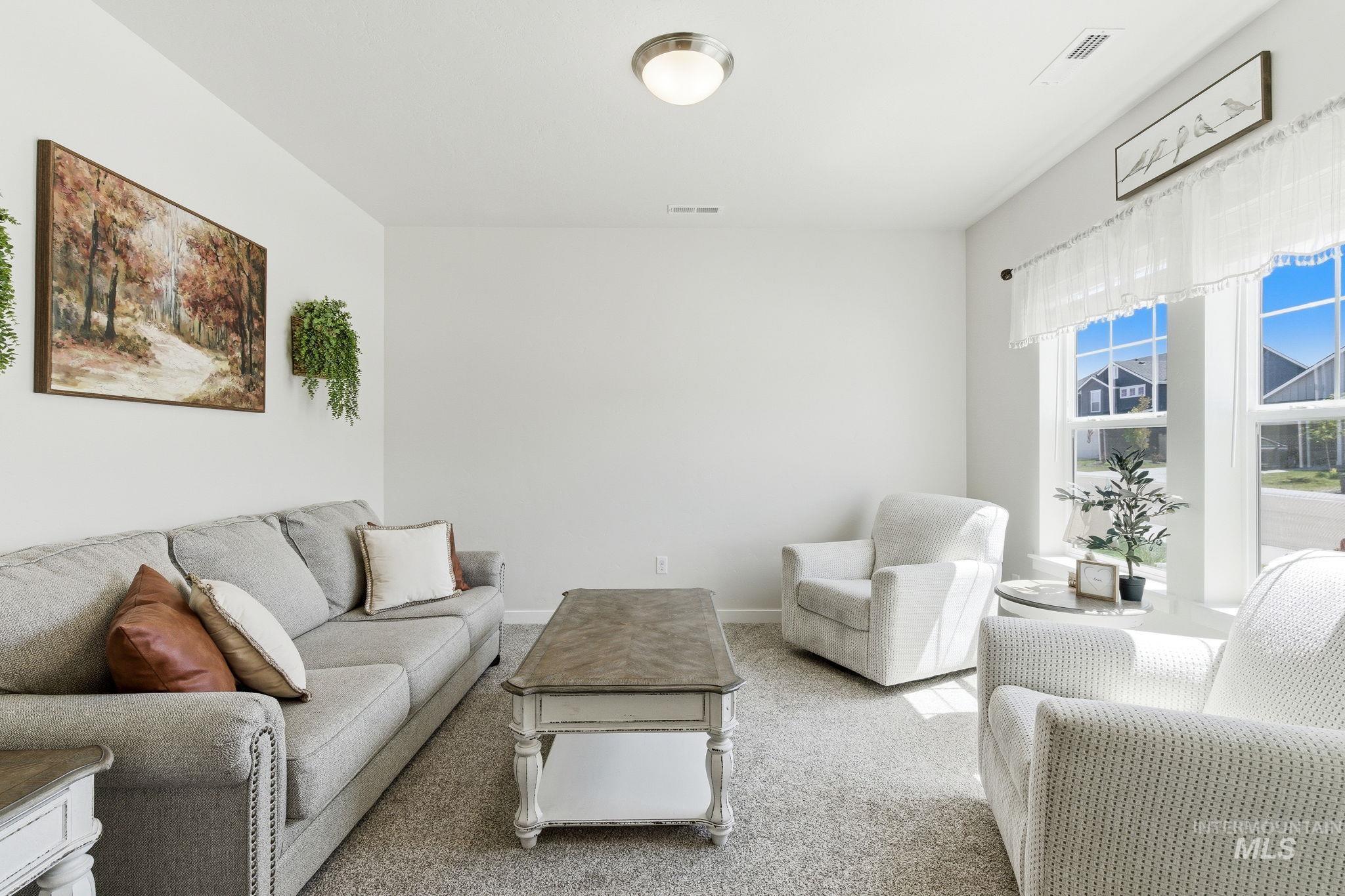 10104 W Napier