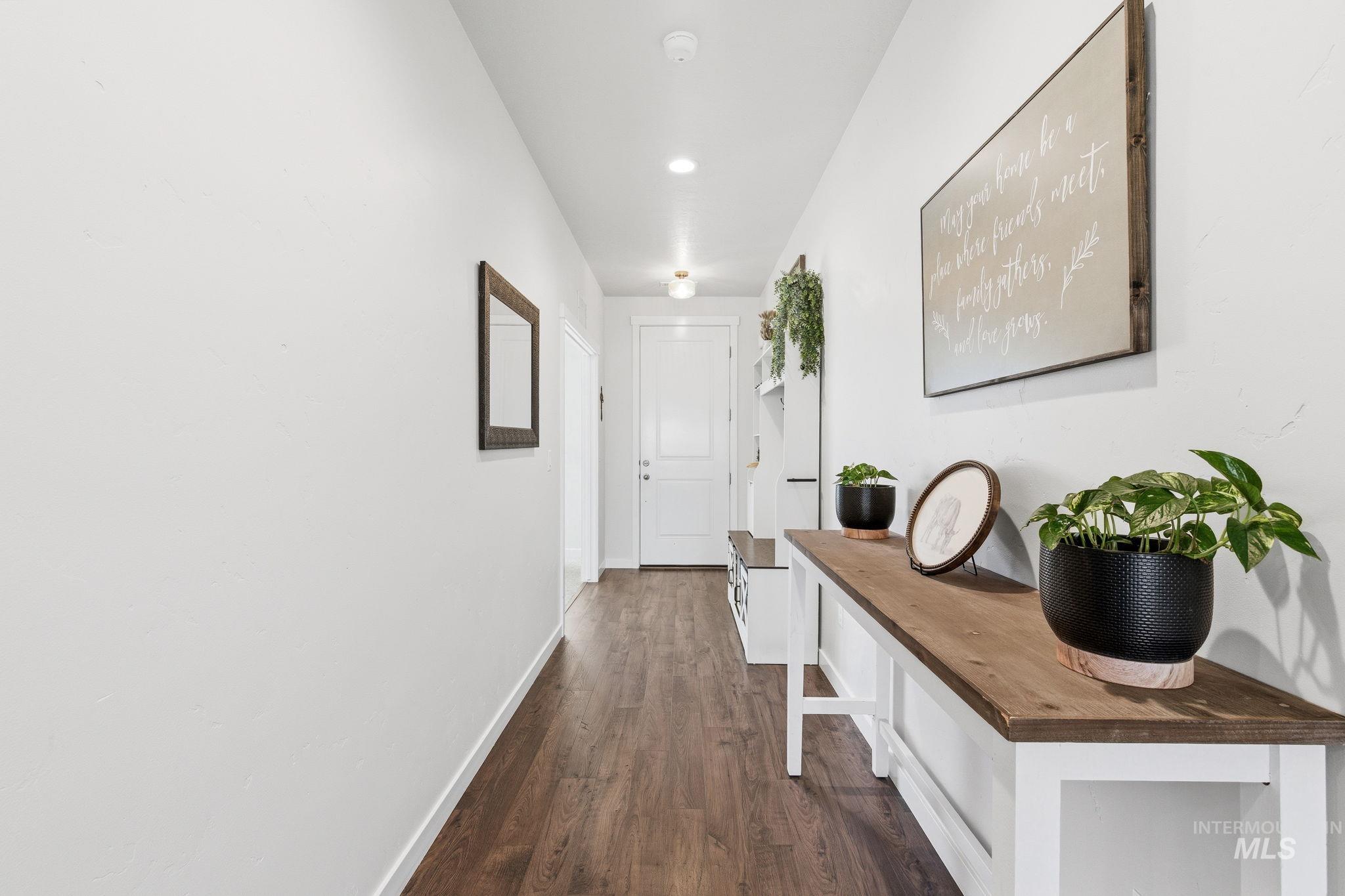 10104 W Napier