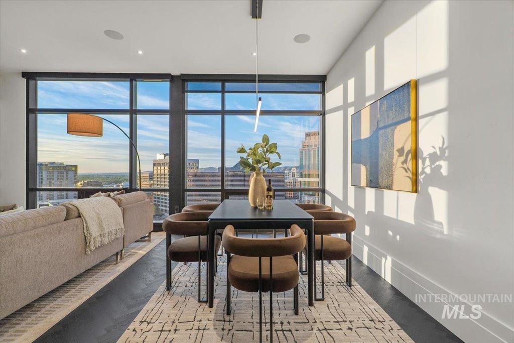 Photo of 255 S Capitol Blvd #1403, Boise, ID 83702 (MLS # 98985360)