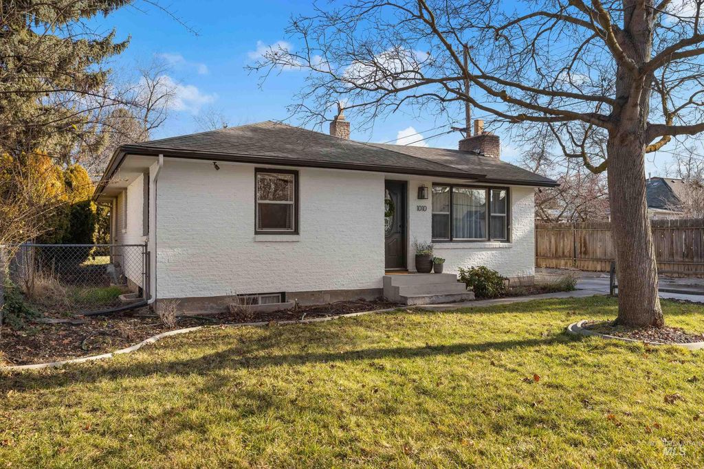 Photo of 1010 S Forrest St, Boise, ID 83705 (MLS # 98972310)