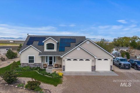 Photo of 6100 SW Shady Ct, Mountain Home, ID 83647 (MLS # 98984657)