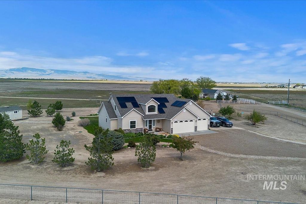 Photo of 6100 SW Shady Ct, Mountain Home, ID 83647 (MLS # 98984657)