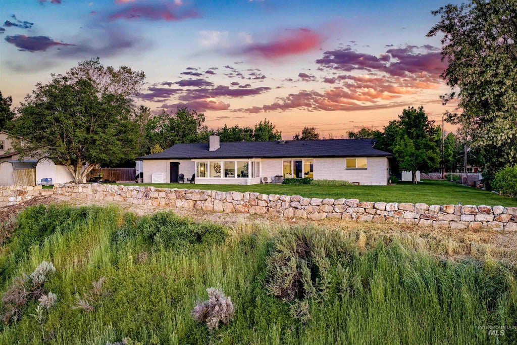 Photo of 4230 E Chinden Blvd, Eagle, ID 83616 (MLS # 99000911)