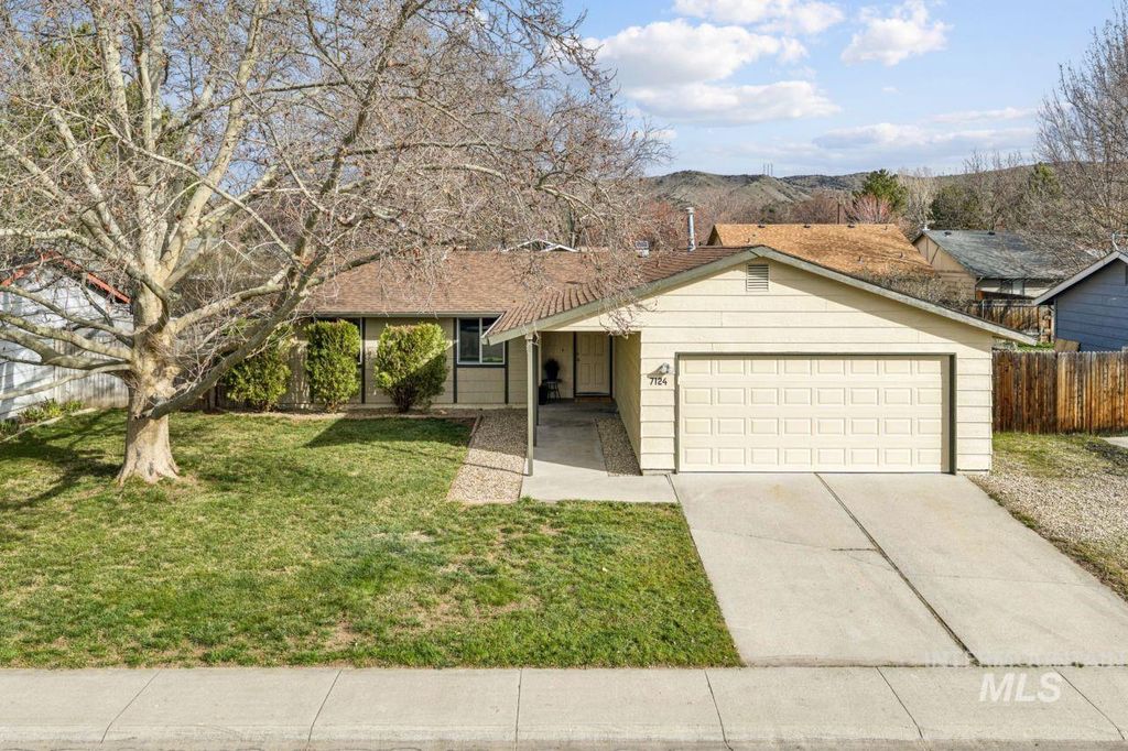 Photo of 7124 W Lamplighter St, Boise, ID 83714 (MLS # 98977825)