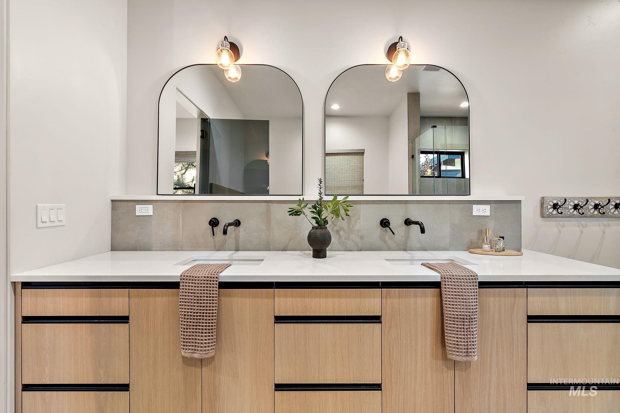 Dual arched mirrors with integrated lighting