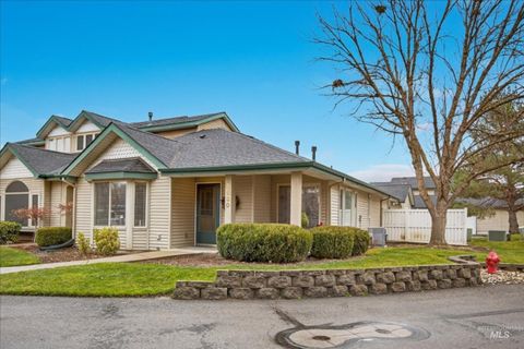 Photo of 3830 N Kessinger Ln, Garden City, ID 83703 (MLS # 98969631)