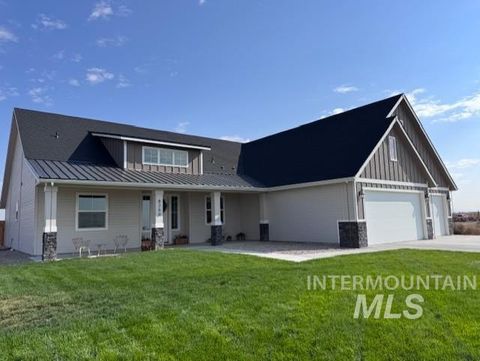 Photo of 8260 SW El Camino Court, Mountain Home, ID 83647 (MLS # 98960095)