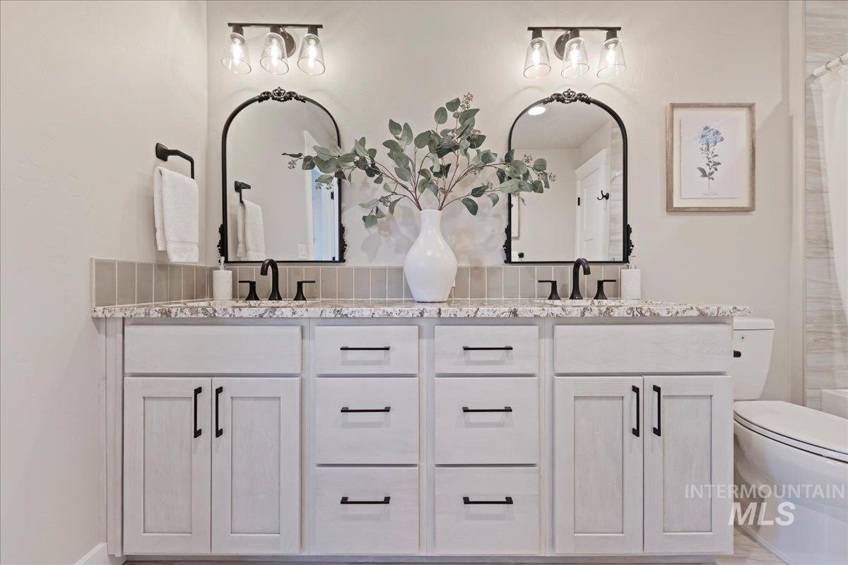 Bathroom with toilet and double vanity