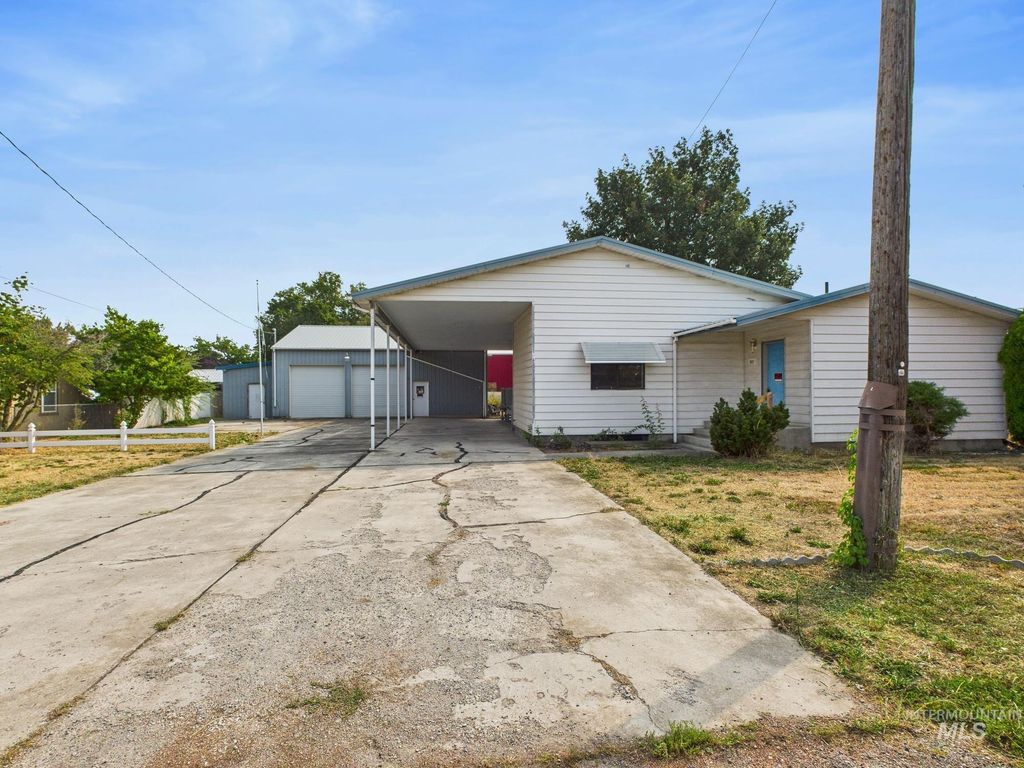 Photo of 3507 10th Street, Lewiston, ID 83501 (MLS # 98961248)