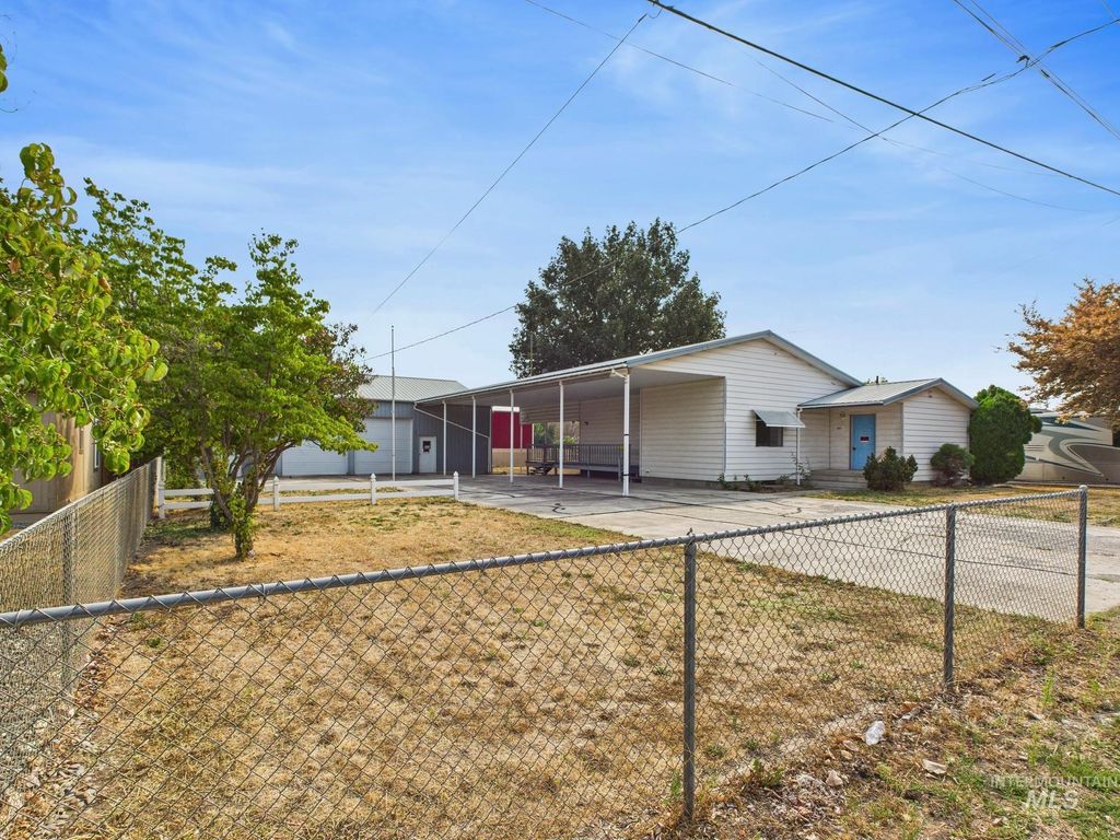 Photo of 3507 10th Street, Lewiston, ID 83501 (MLS # 98961248)