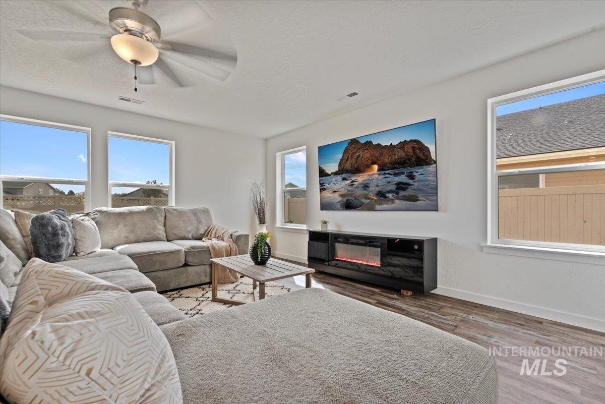 3074 N Greengate Way