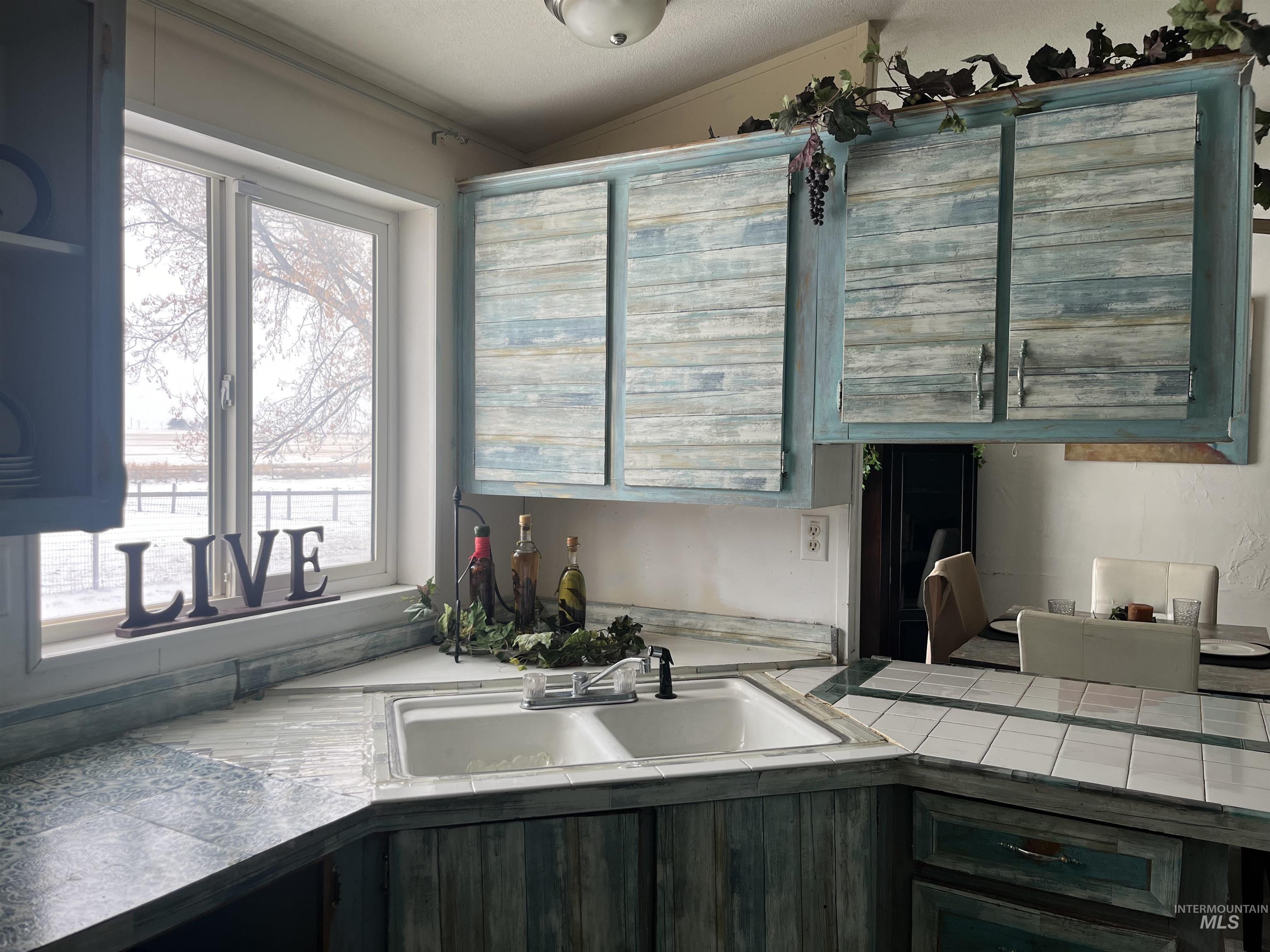 Hansen, Idaho 83334, United States, 3 Bedrooms Bedrooms, ,2 BathroomsBathrooms,Residential,Active,9670