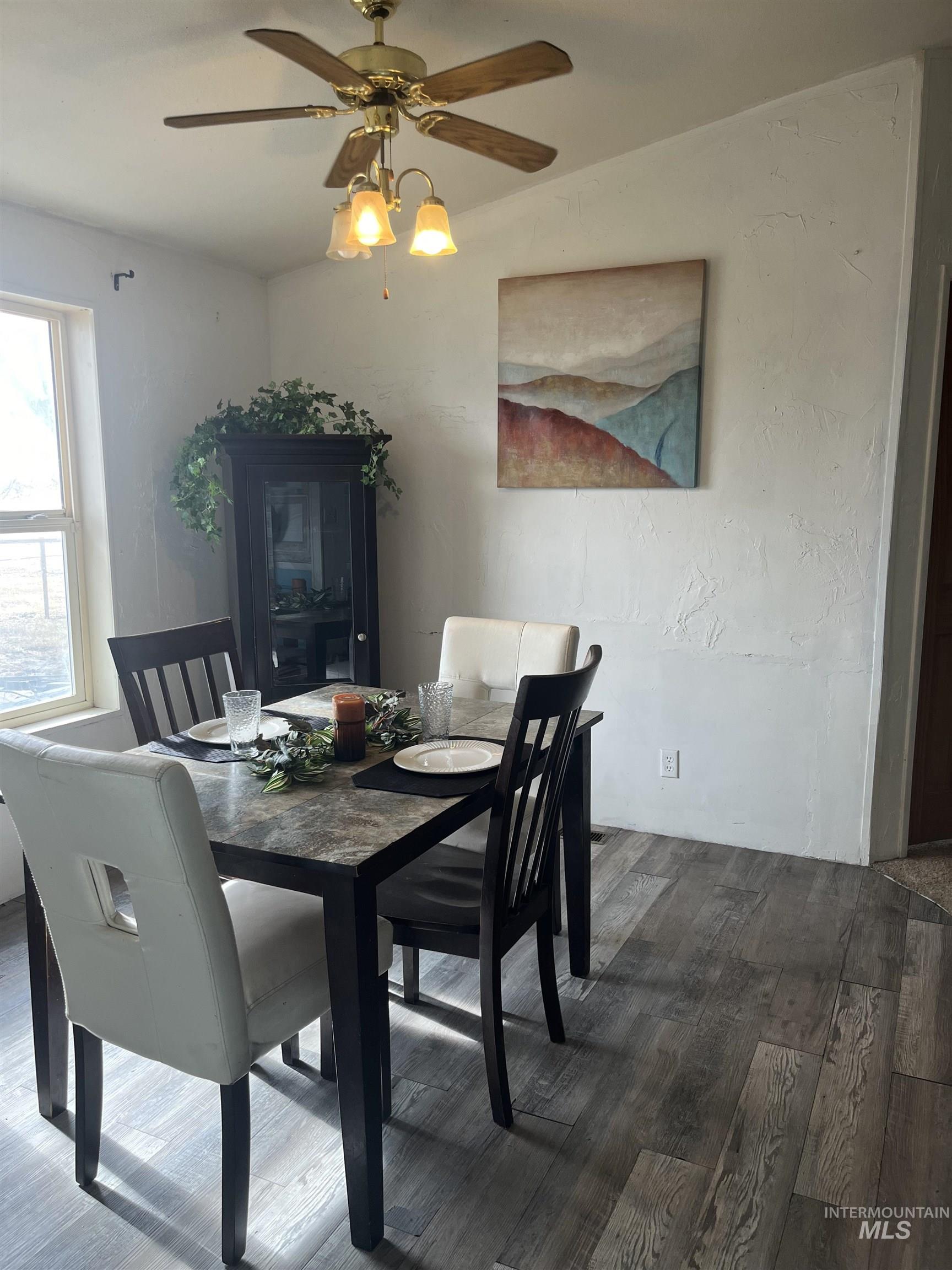 Hansen, Idaho 83334, United States, 3 Bedrooms Bedrooms, ,2 BathroomsBathrooms,Residential,Active,9670