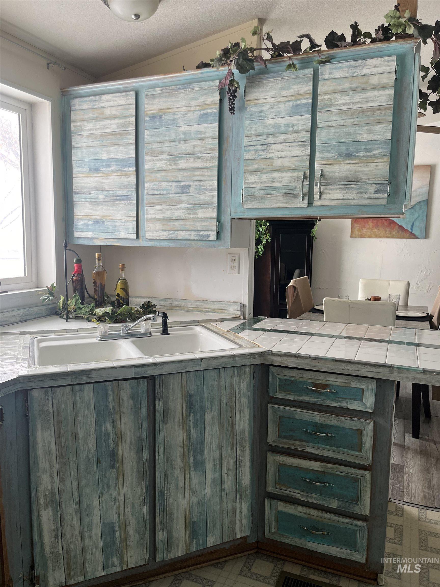 Hansen, Idaho 83334, United States, 3 Bedrooms Bedrooms, ,2 BathroomsBathrooms,Residential,Active,9670