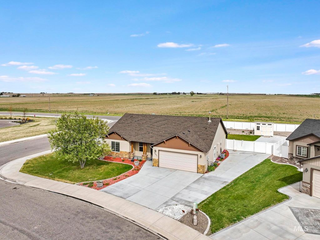 Photo of 1021 Glen Eagle Dr, Jerome, ID 83338 (MLS # 98983342)