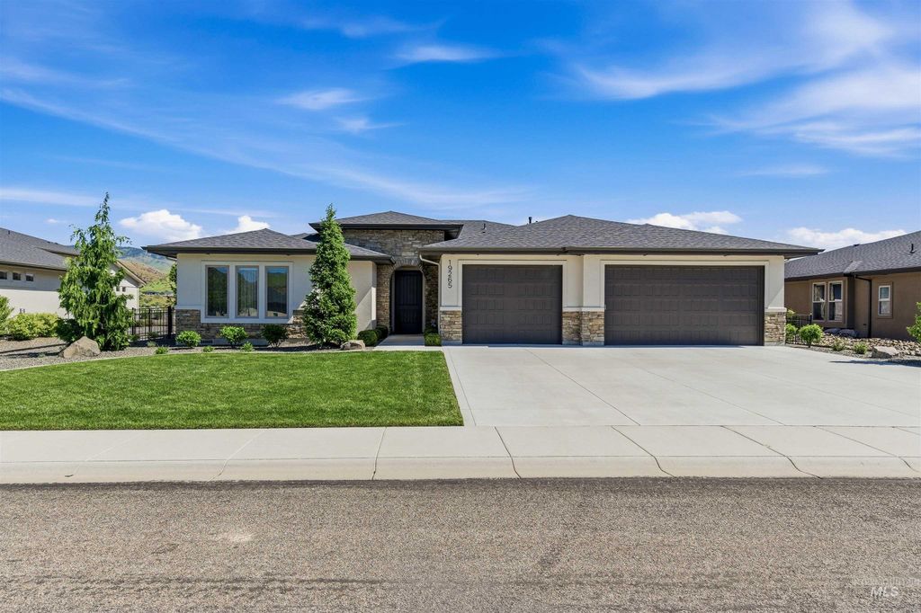 Photo of 19265 E Eaglestone Place, Eagle, ID 83714 (MLS # 98986511)